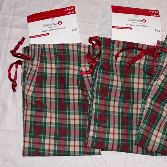 6 Bags - Celebrate It! 9” x 6.5” Plaid Gift Bags (2 per pack) NWT - Picture 2 of 10
